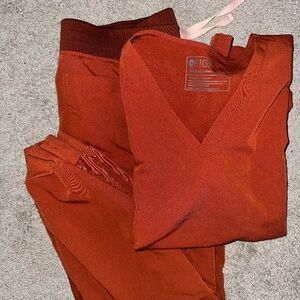 Figs Auburn small top and medium bottom